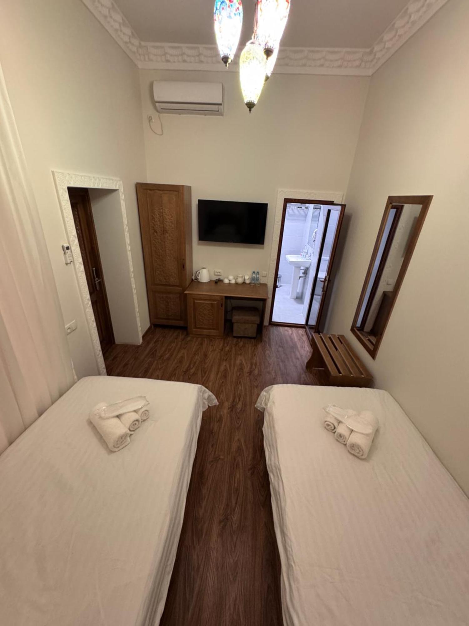 Guesthouse Muqaddam Buchara Exteriör bild