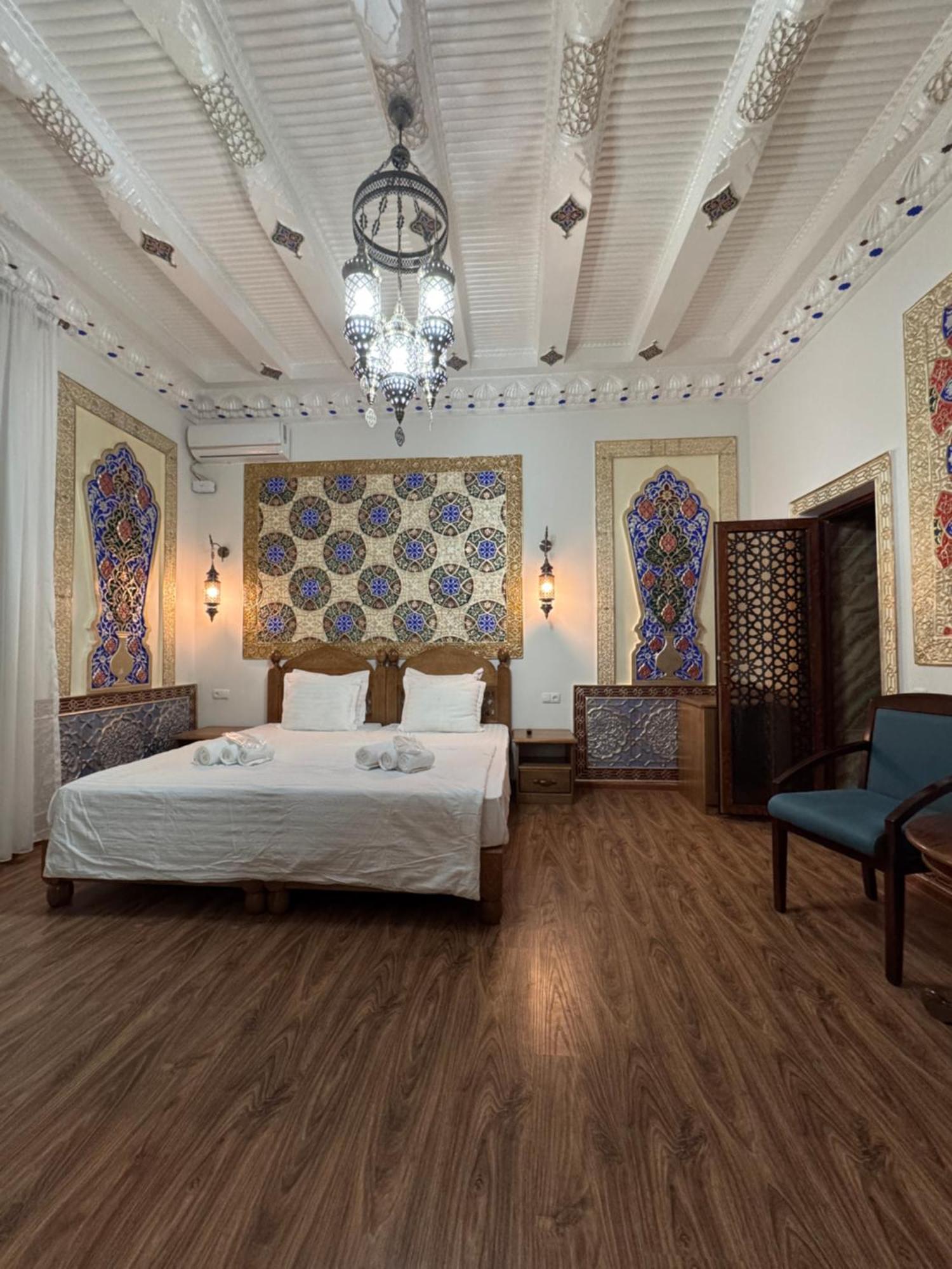 Guesthouse Muqaddam Buchara Exteriör bild